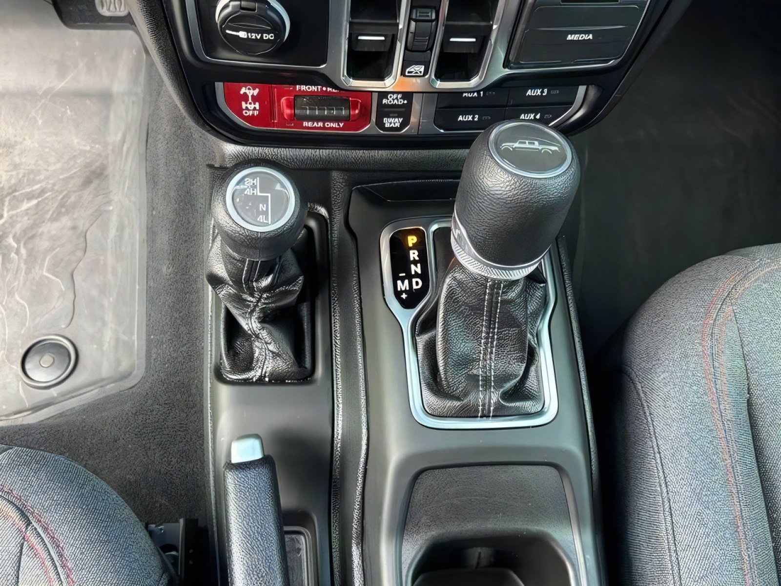 Used 2025 Jeep Gladiator Rubicon w/ Steel Bumper Group AWD/4WD image 17