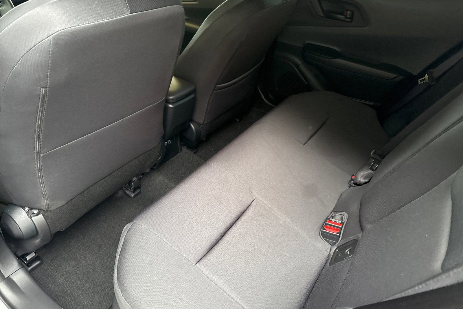 Used 2025 Toyota Prius LE image 14