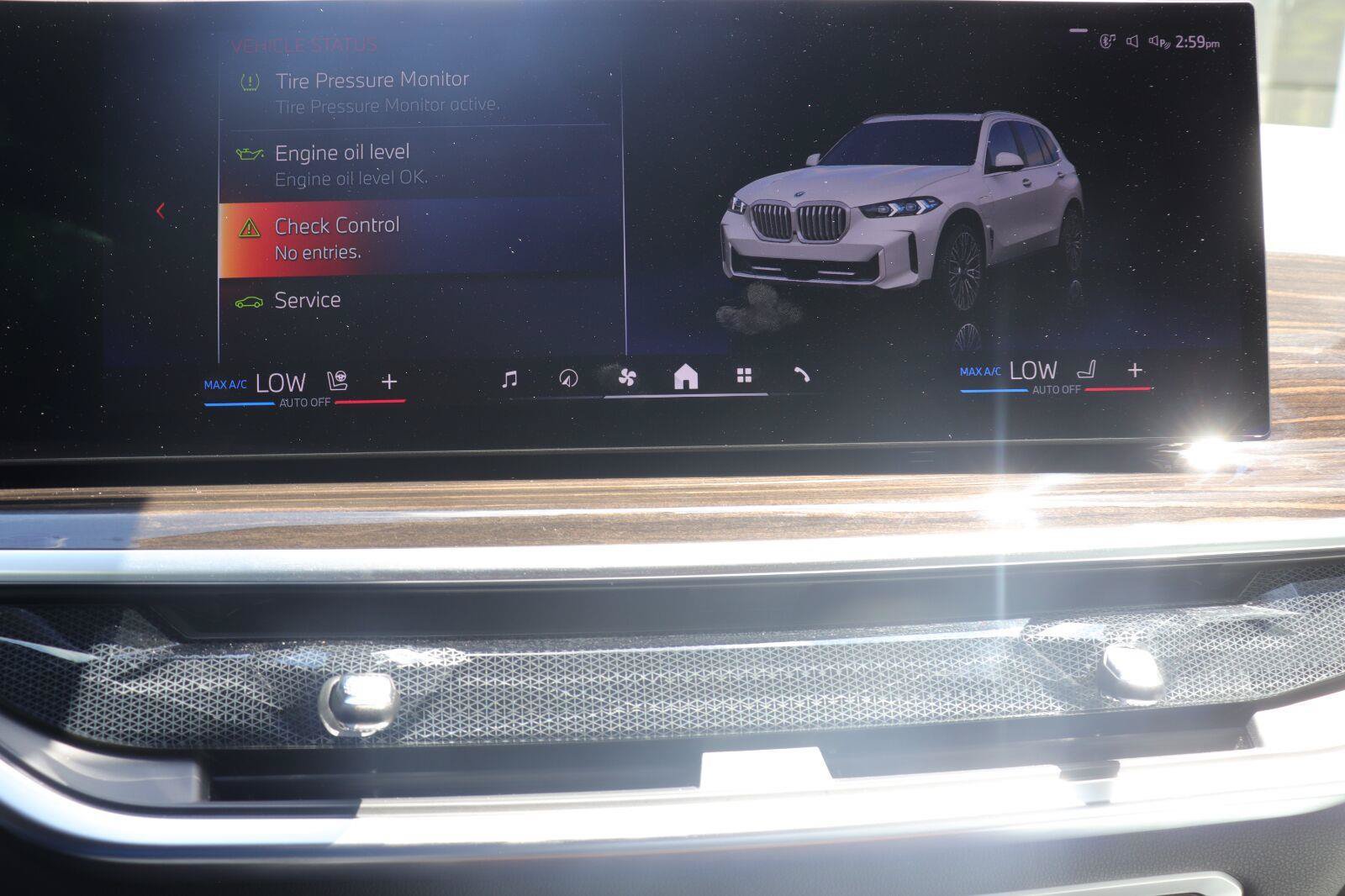 Used 2024 BMW X5 xDrive50e AWD/4WD image 40