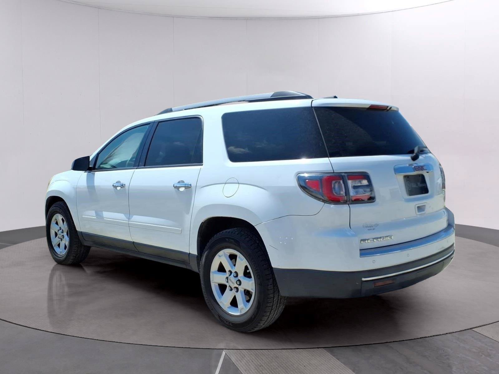 Used 2016 GMC Acadia SLE FWD image 3