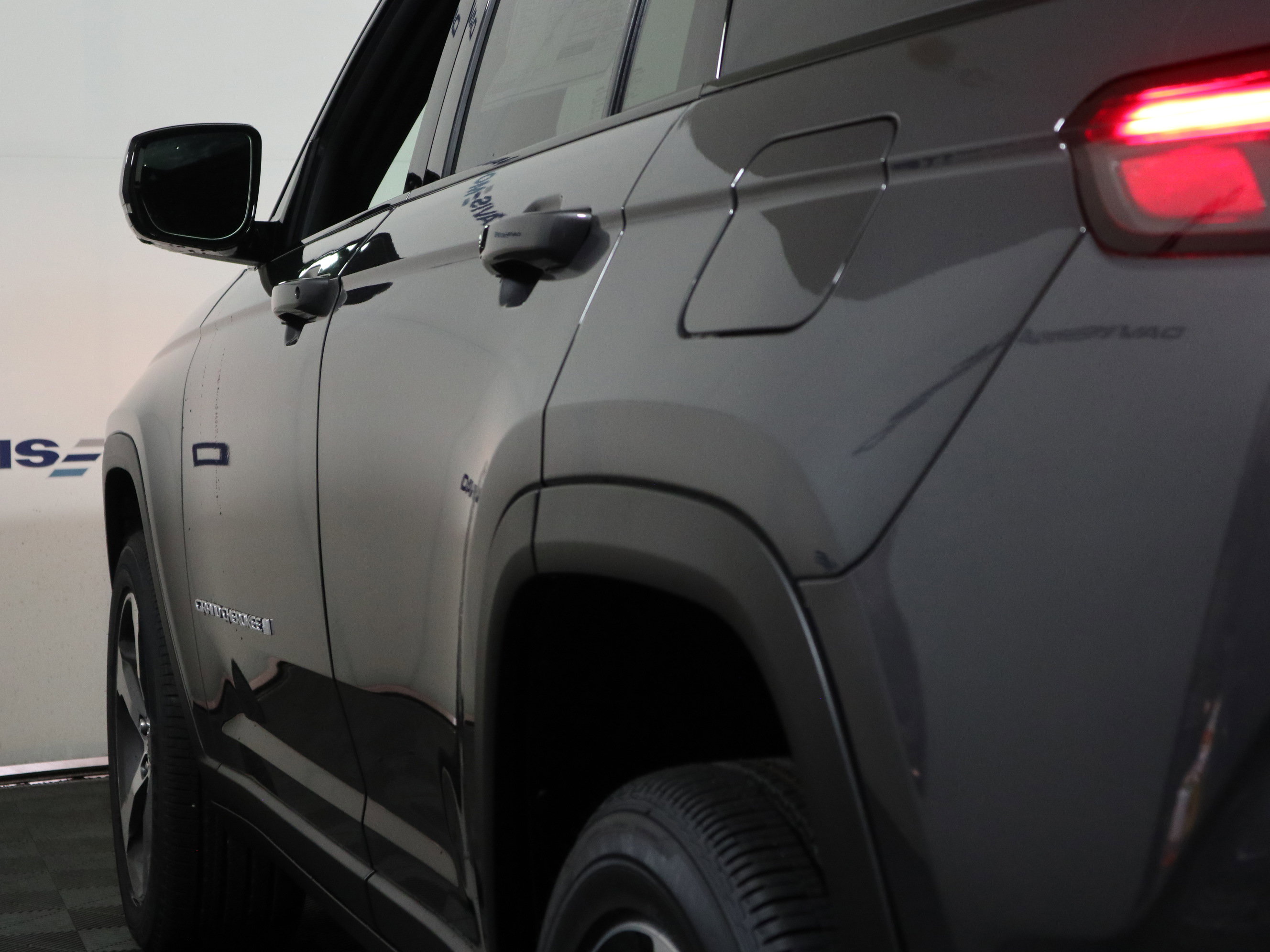 New 2026 Jeep Grand Cherokee Limited AWD/4WD image 9