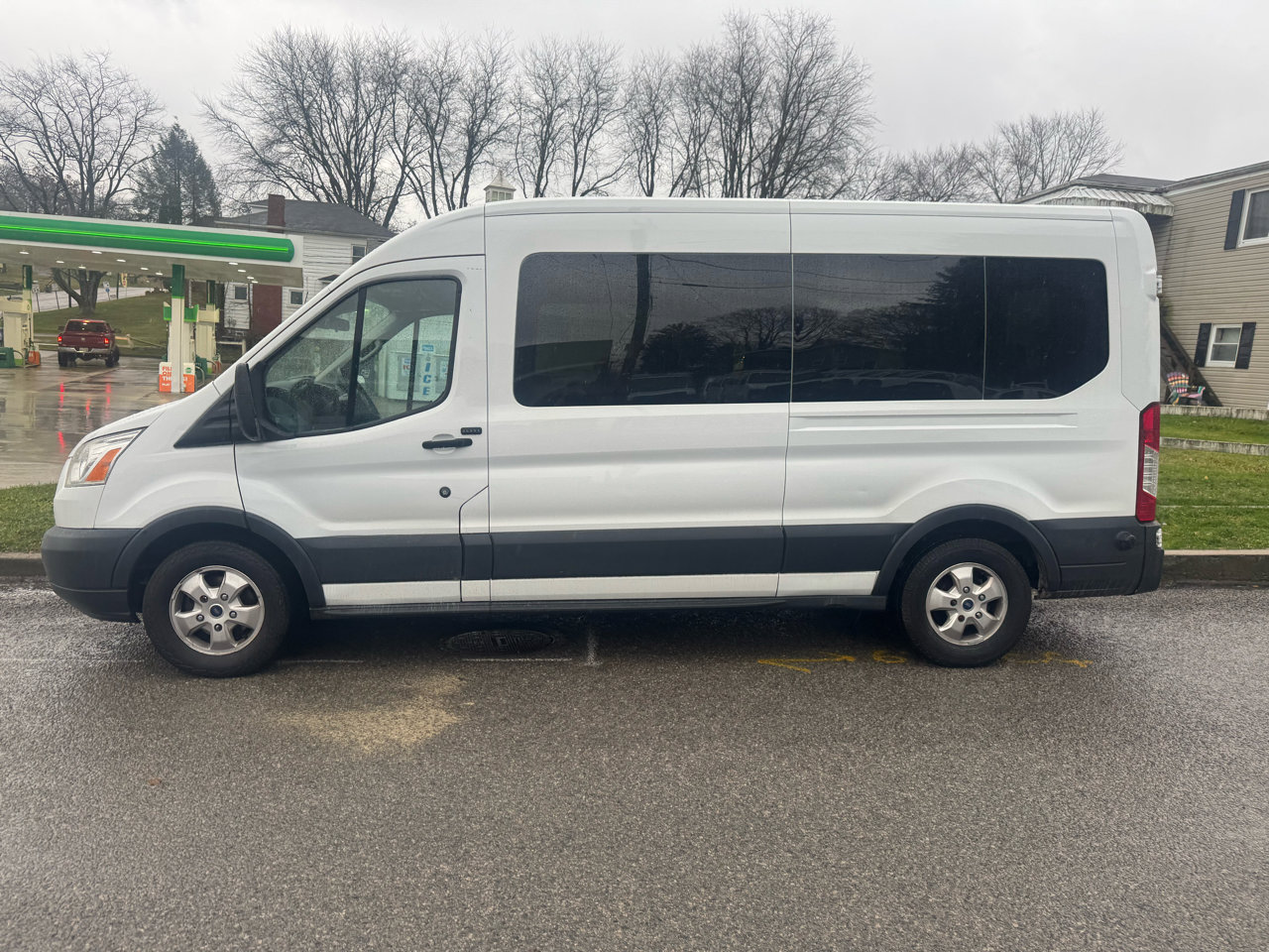 Used 2017 Ford Transit 350 XLT RWD image 2