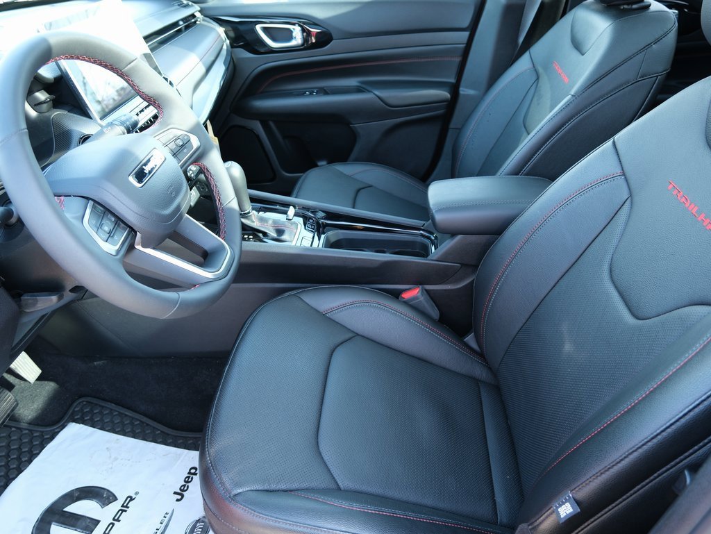 Used 2024 Jeep Compass Trailhawk w/ Trailhawk Elite Group image 5