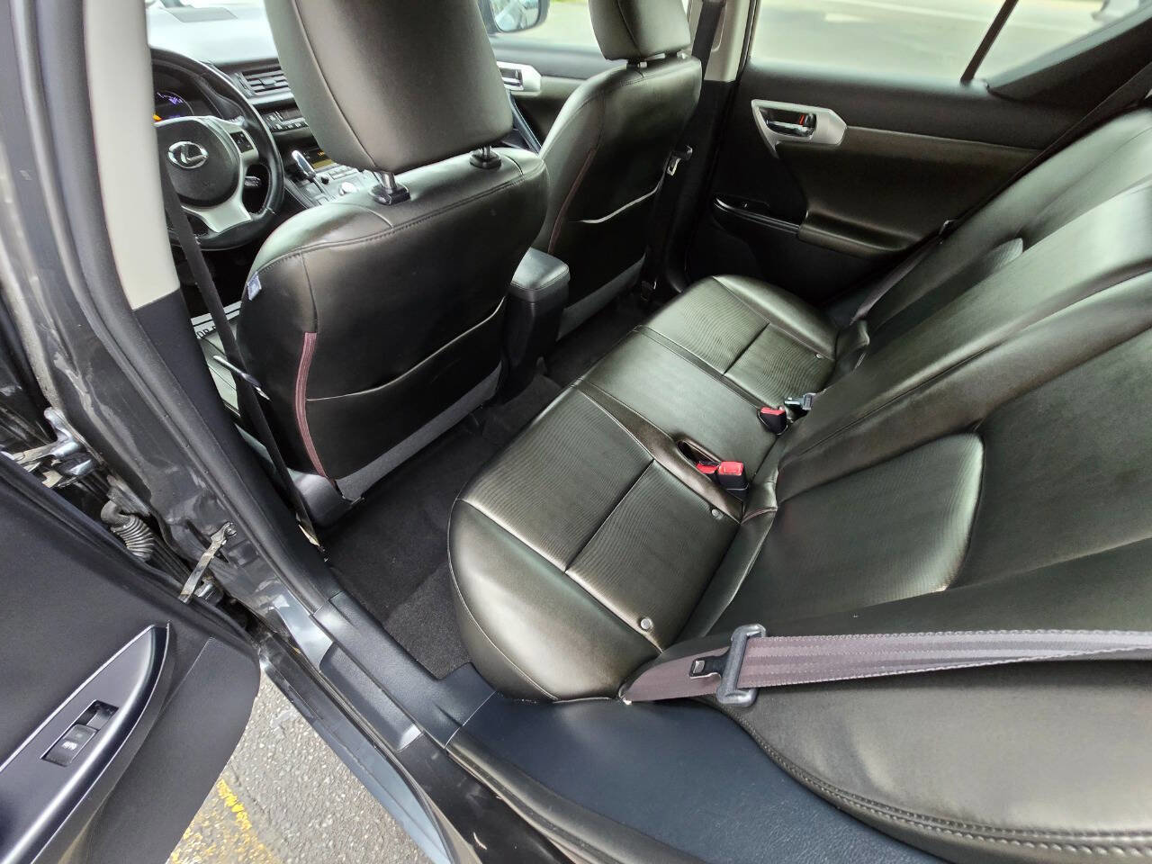 Used 2011 Lexus CT 200h Premium image 22