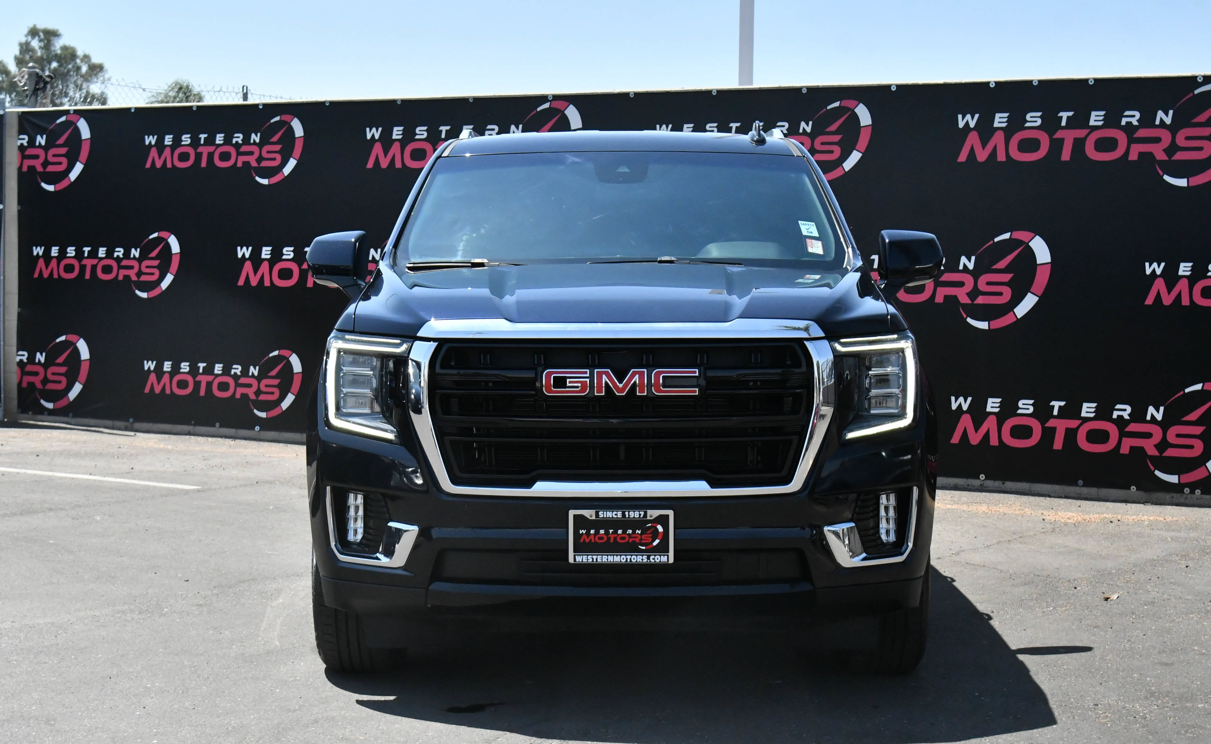 Used 2024 GMC Yukon SLE AWD/4WD image 2