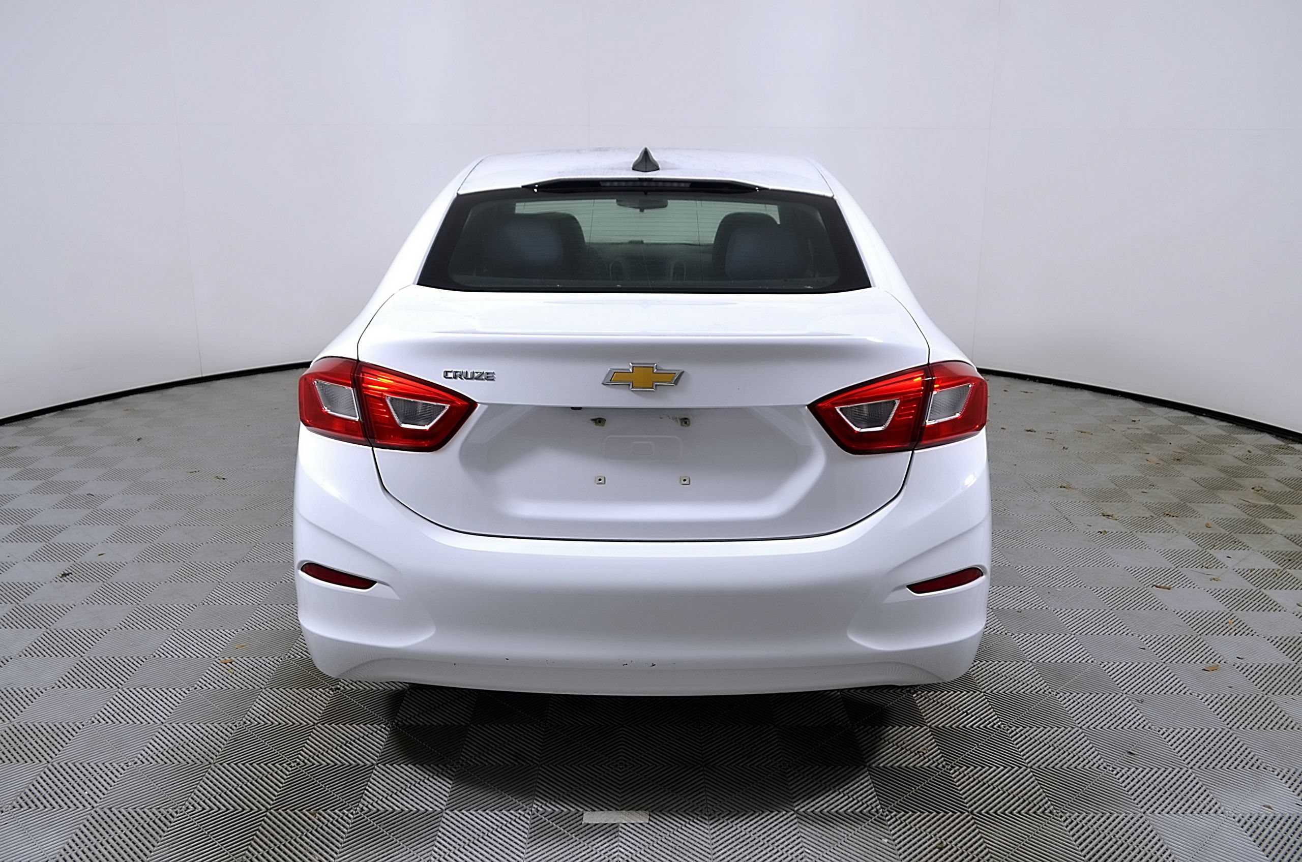 Used 2018 Chevrolet Cruze LS FWD image 9