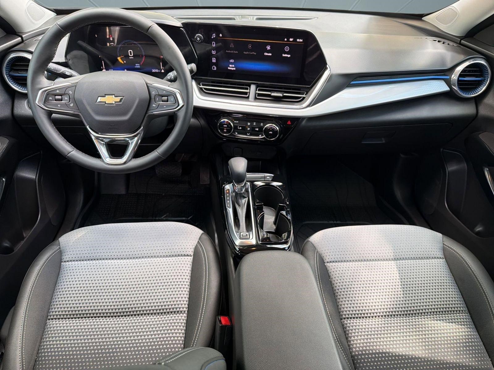 Certified 2025 Chevrolet Trax LT w/ Driver Confidence Package image 16