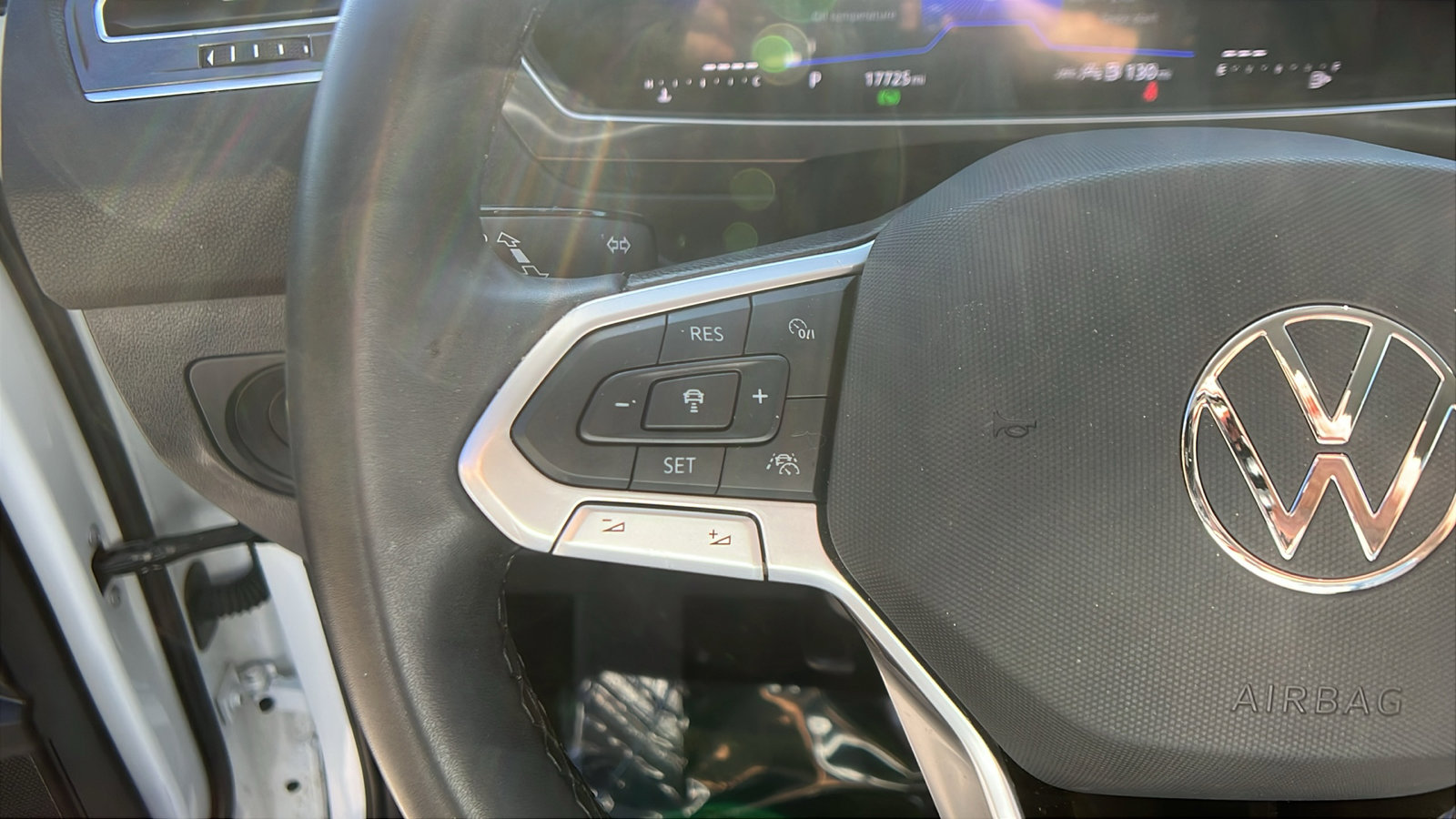 Used 2024 Volkswagen Tiguan SE image 26