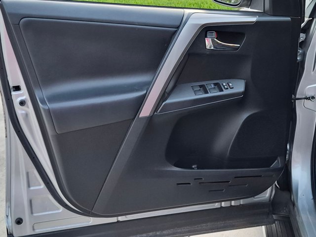 Used 2018 Toyota RAV4 XLE FWD image 11