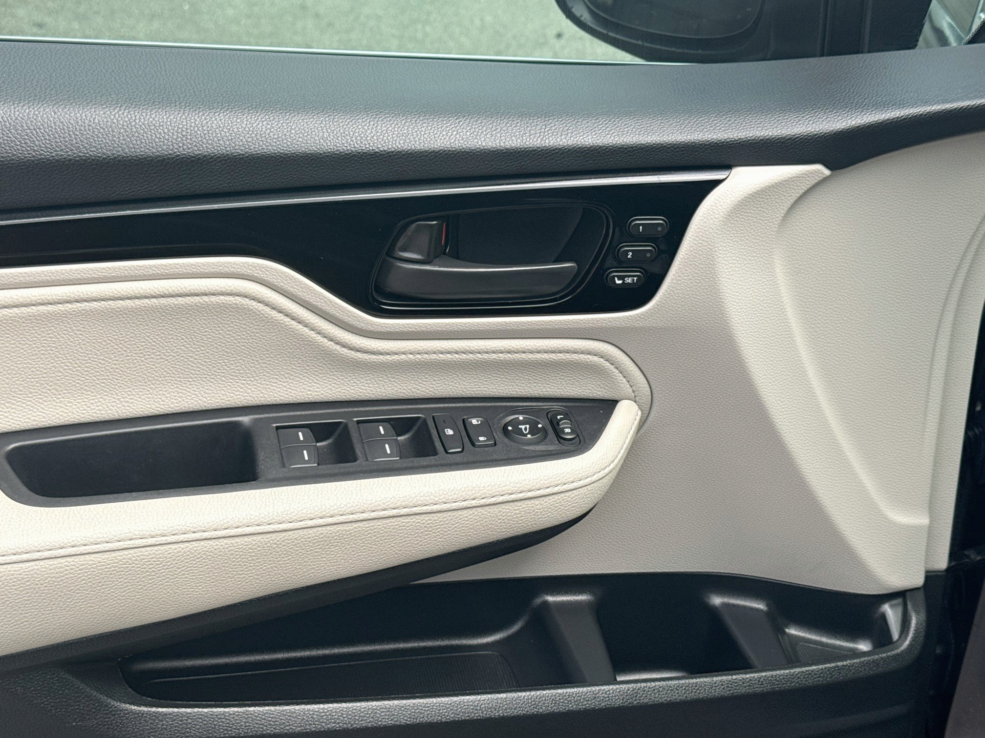 Certified 2025 Honda Odyssey Touring image 17