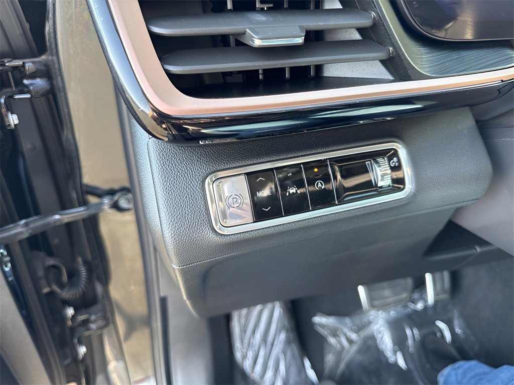 Used 2024 Buick Envision Sport Touring image 29