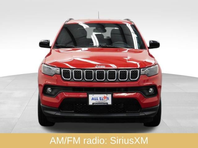 Used 2023 Jeep Compass Latitude image 3
