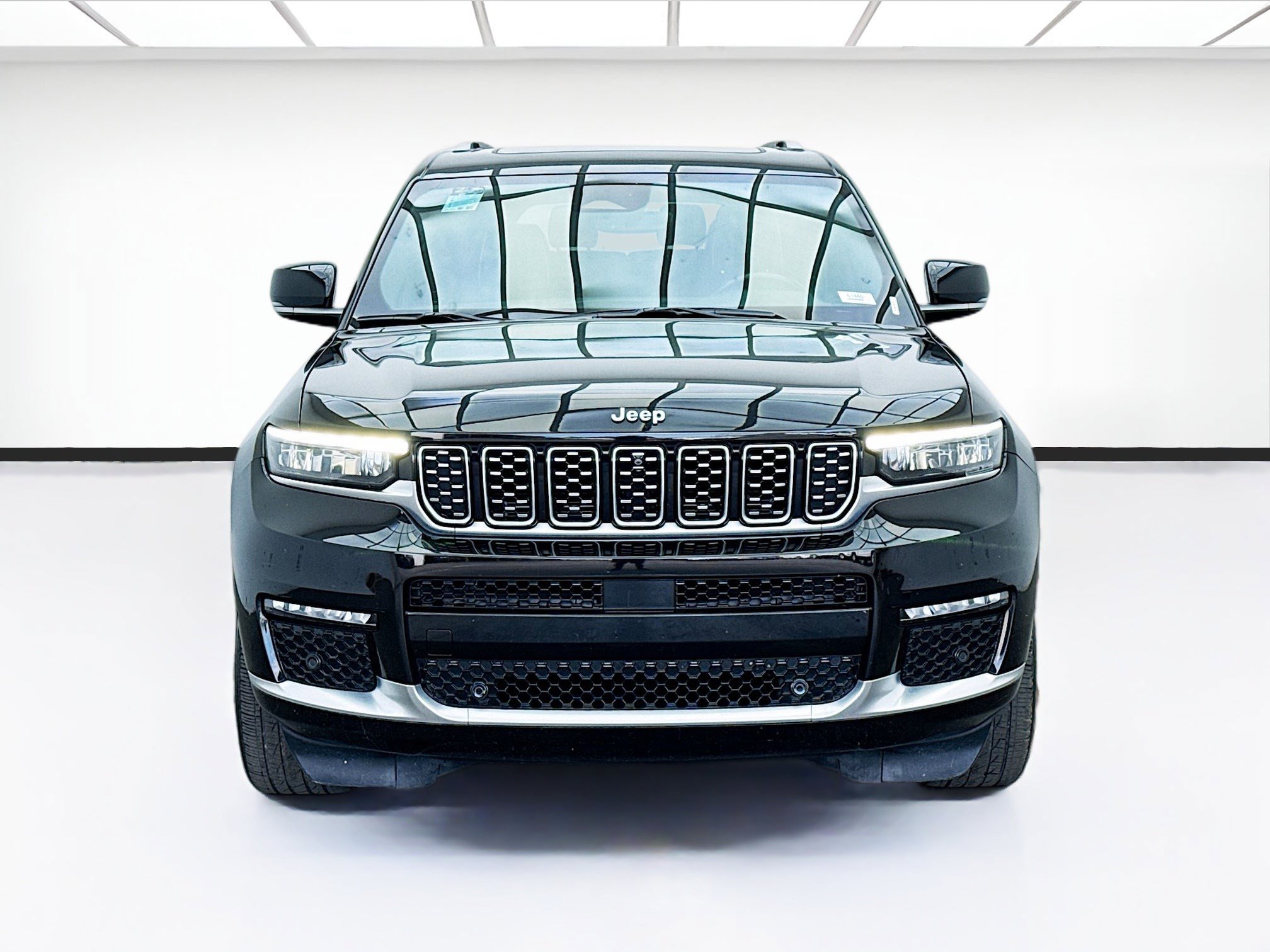 Used 2021 Jeep Grand Cherokee L Summit w/ Luxury Tech Group V image 2