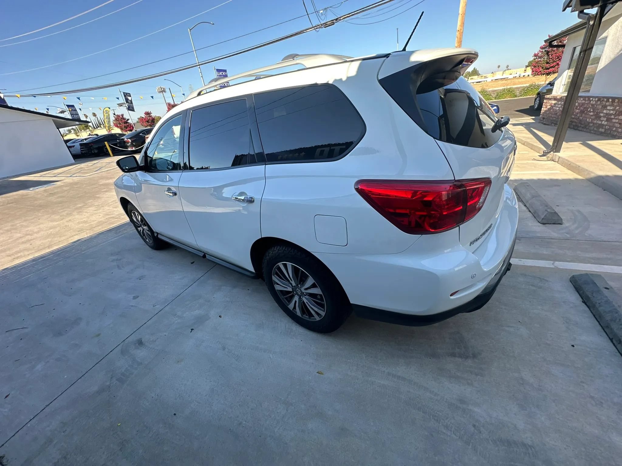 Used 2018 Nissan Pathfinder SV AWD/4WD image 10