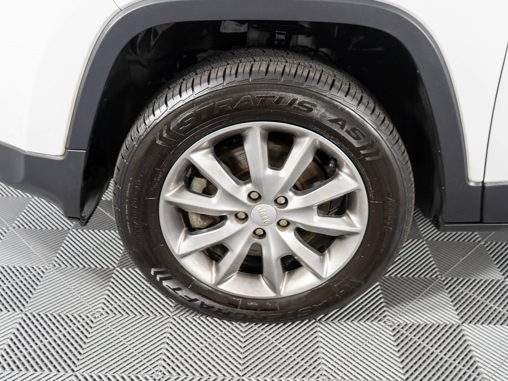 Used 2018 Jeep Cherokee Limited image 25