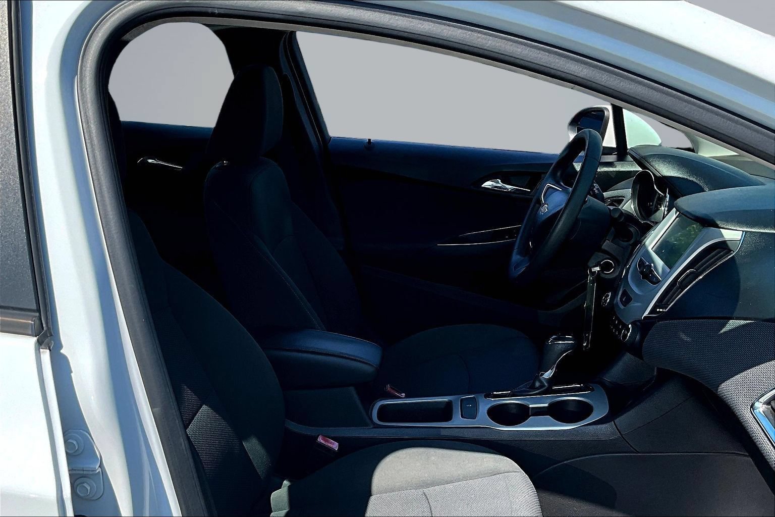 Used 2018 Chevrolet Cruze LS FWD image 28