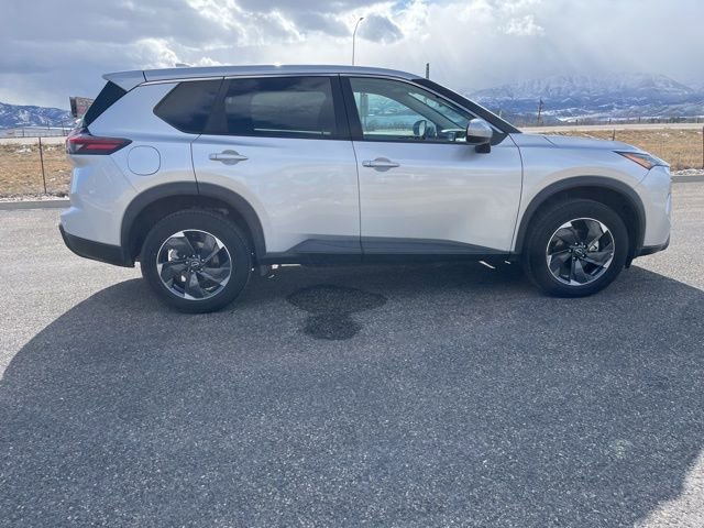 Used 2025 Nissan Rogue SV image 2