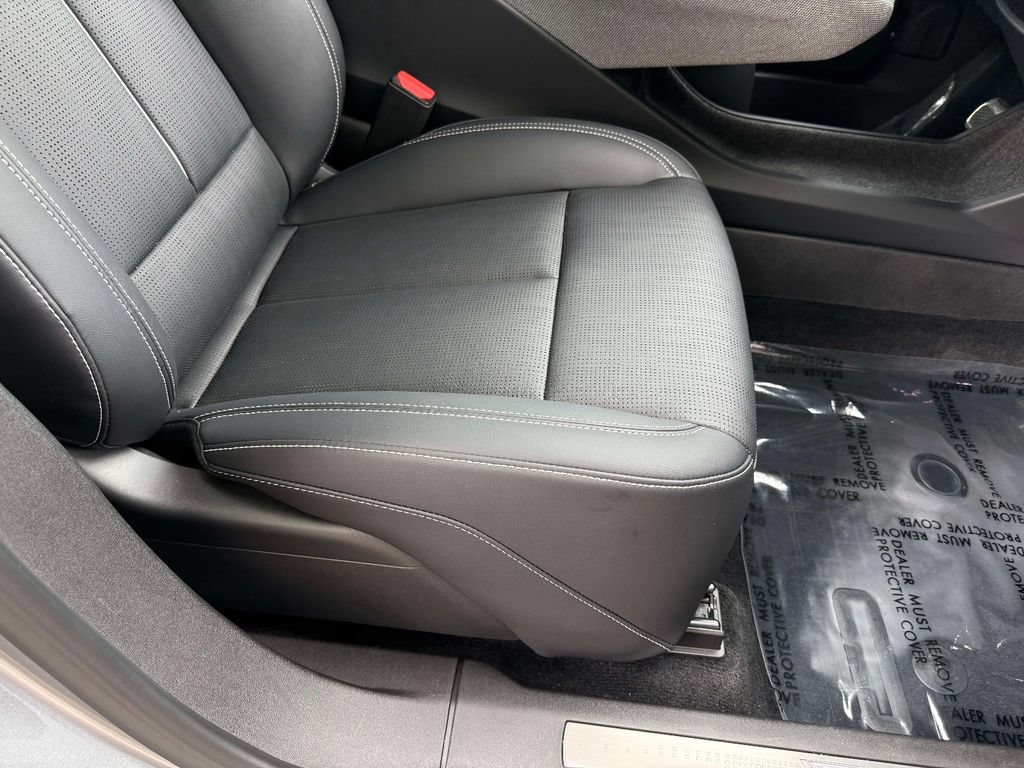 Used 2025 Cadillac Optiq Sport 2 w/ LPO, Floor Liner Package AWD/4WD image 15