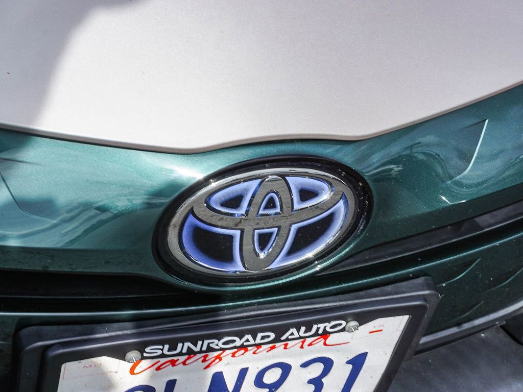 Used 2017 Toyota Prius Prime Advanced w/ Preferred Accessory Package FWD image 11