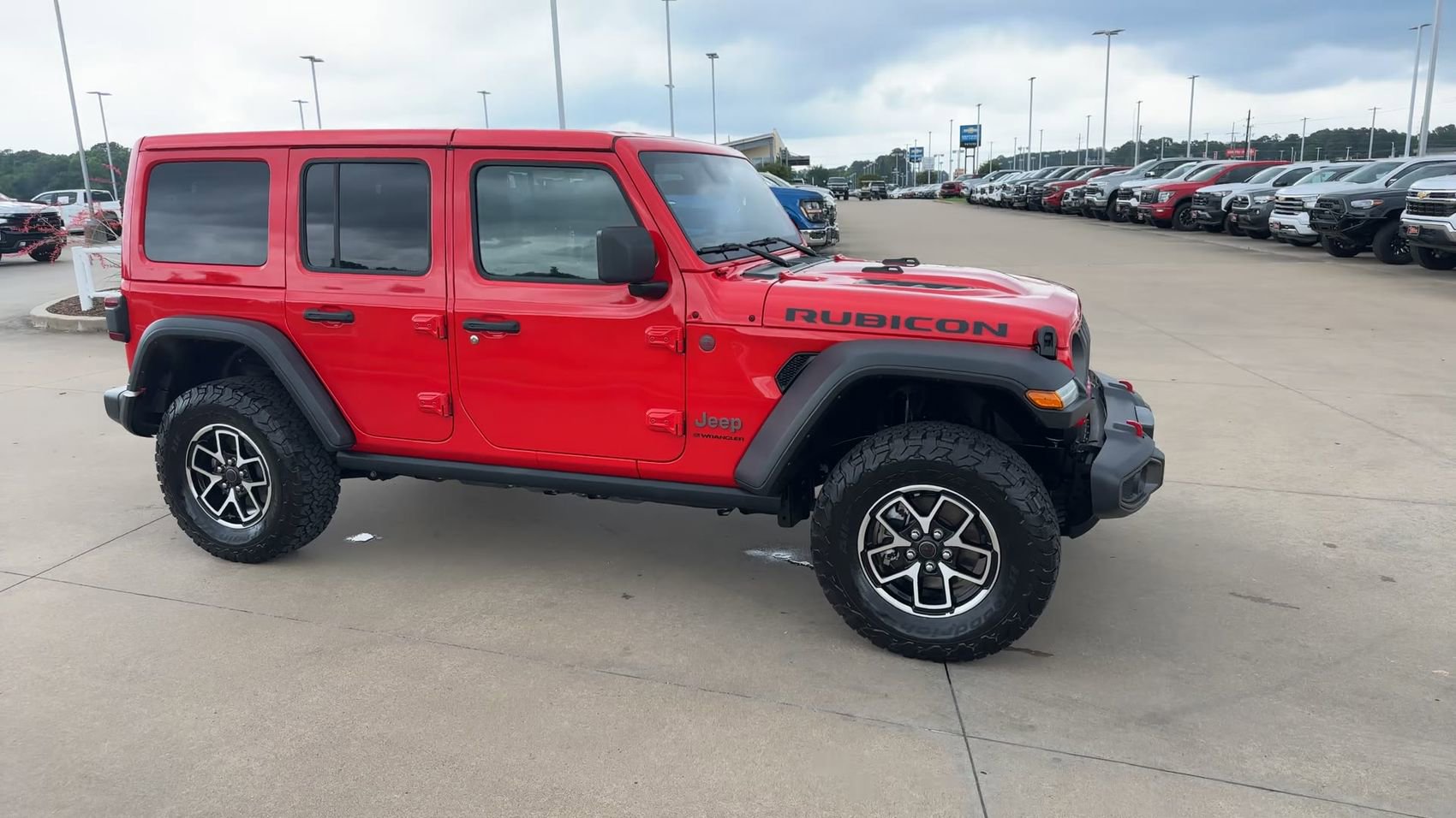 Used 2025 Jeep Wrangler Unlimited Rubicon AWD/4WD image 9