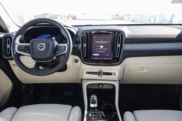 Used 2026 Volvo XC40 B5 Ultra w/ Climate Package AWD/4WD image 13