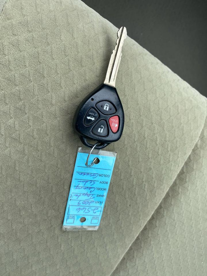 Used 2009 Toyota Camry XLE FWD image 22