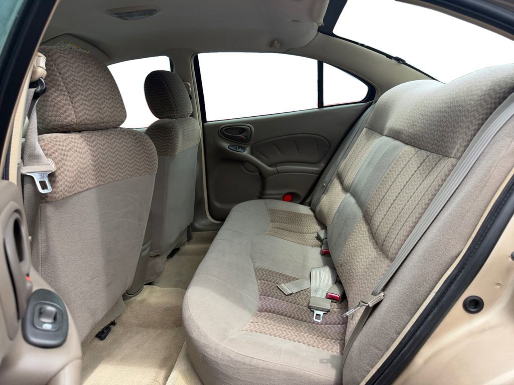 Used 2005 Pontiac Grand Am SE image 16