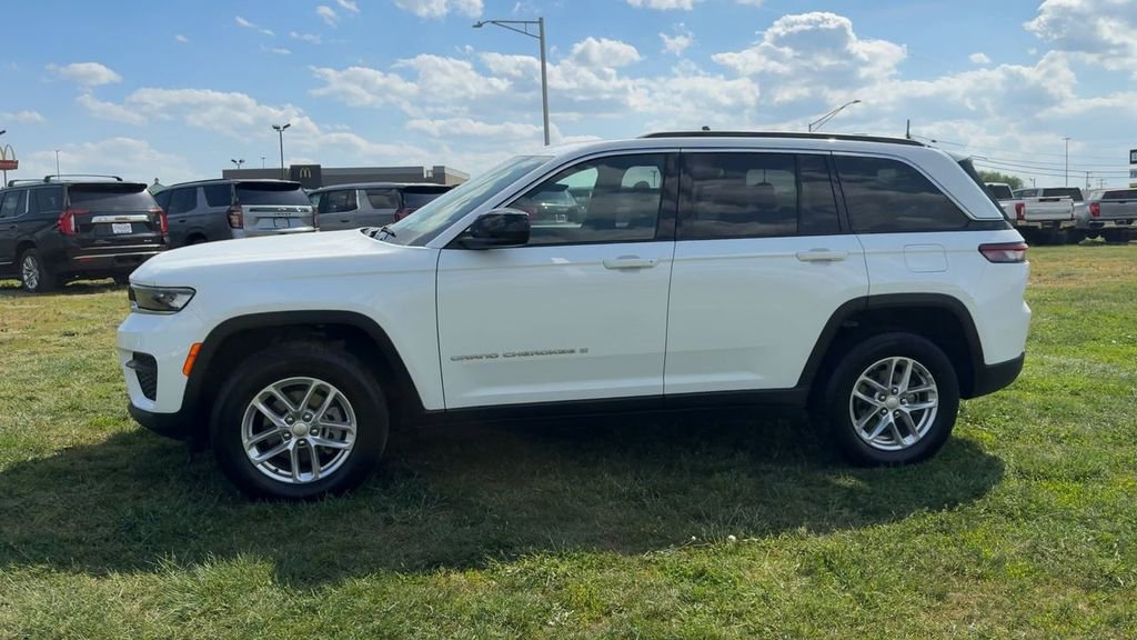Used 2025 Jeep Grand Cherokee 4WD image 3