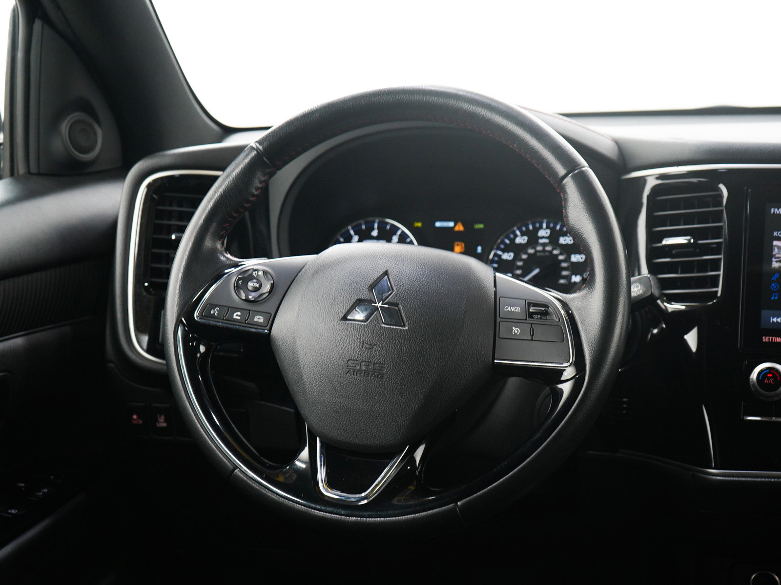 Used 2020 Mitsubishi Outlander LE AWD/4WD image 14