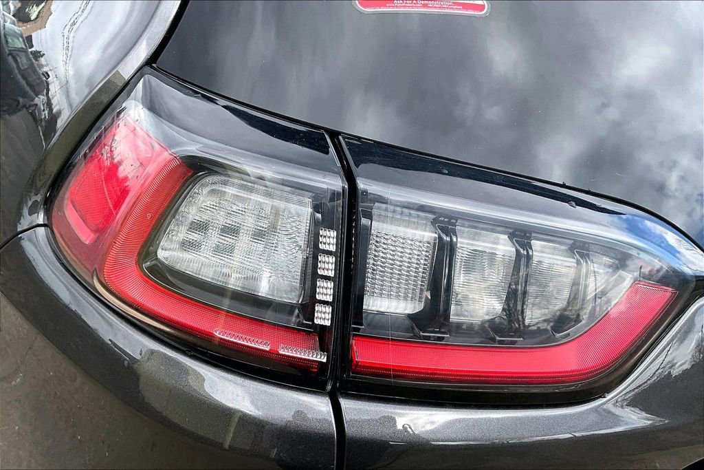 Used 2019 Jeep Cherokee Trailhawk w/ Cold Weather Group AWD/4WD image 28