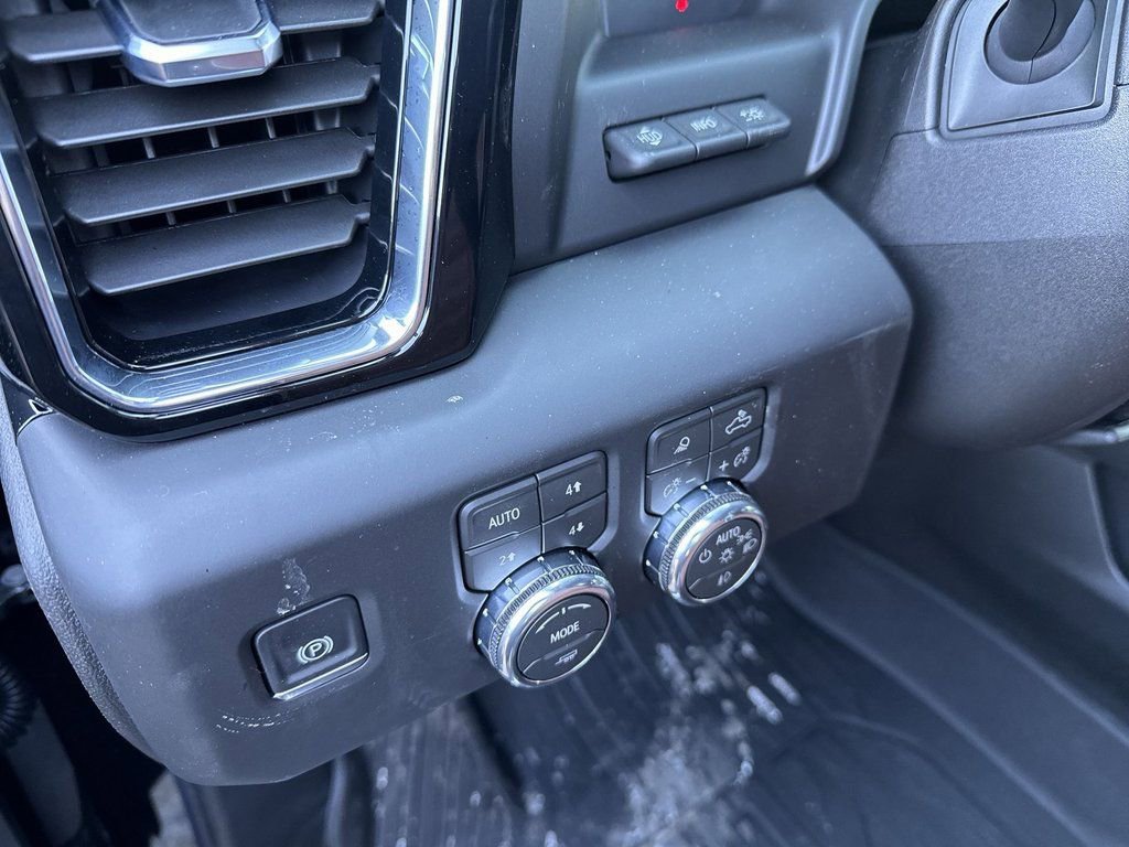 New 2026 GMC Sierra 3500 Denali Ultimate w/ LPO, Black Badging Package image 17