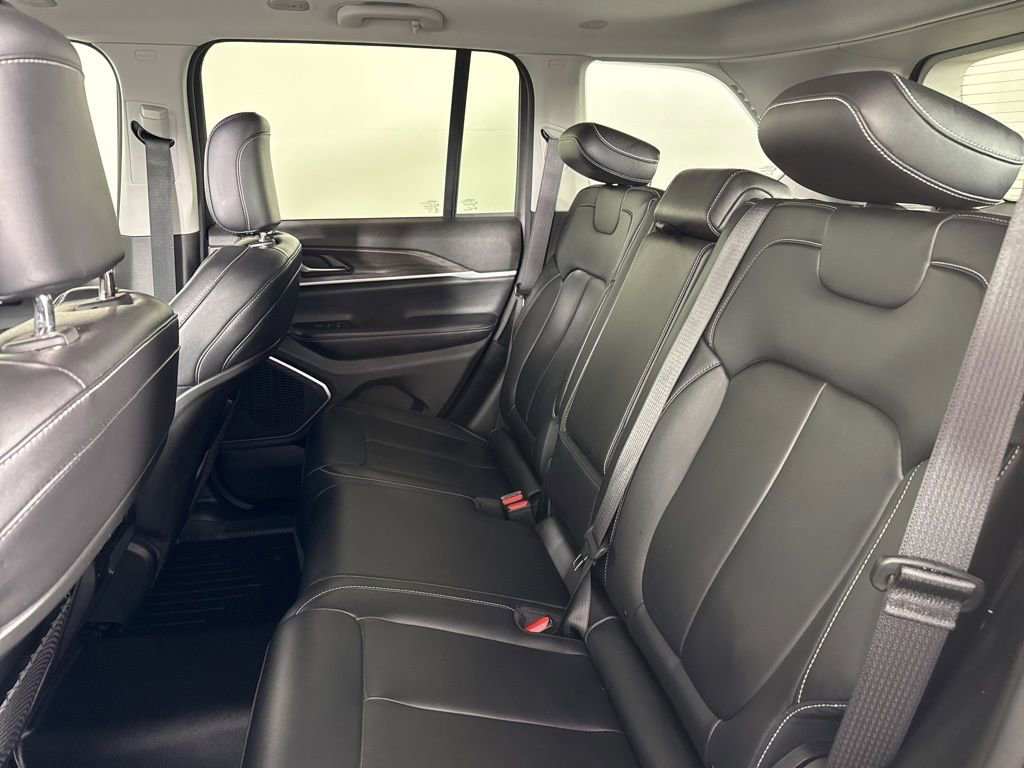 Used 2022 Jeep Grand Cherokee Limited image 30