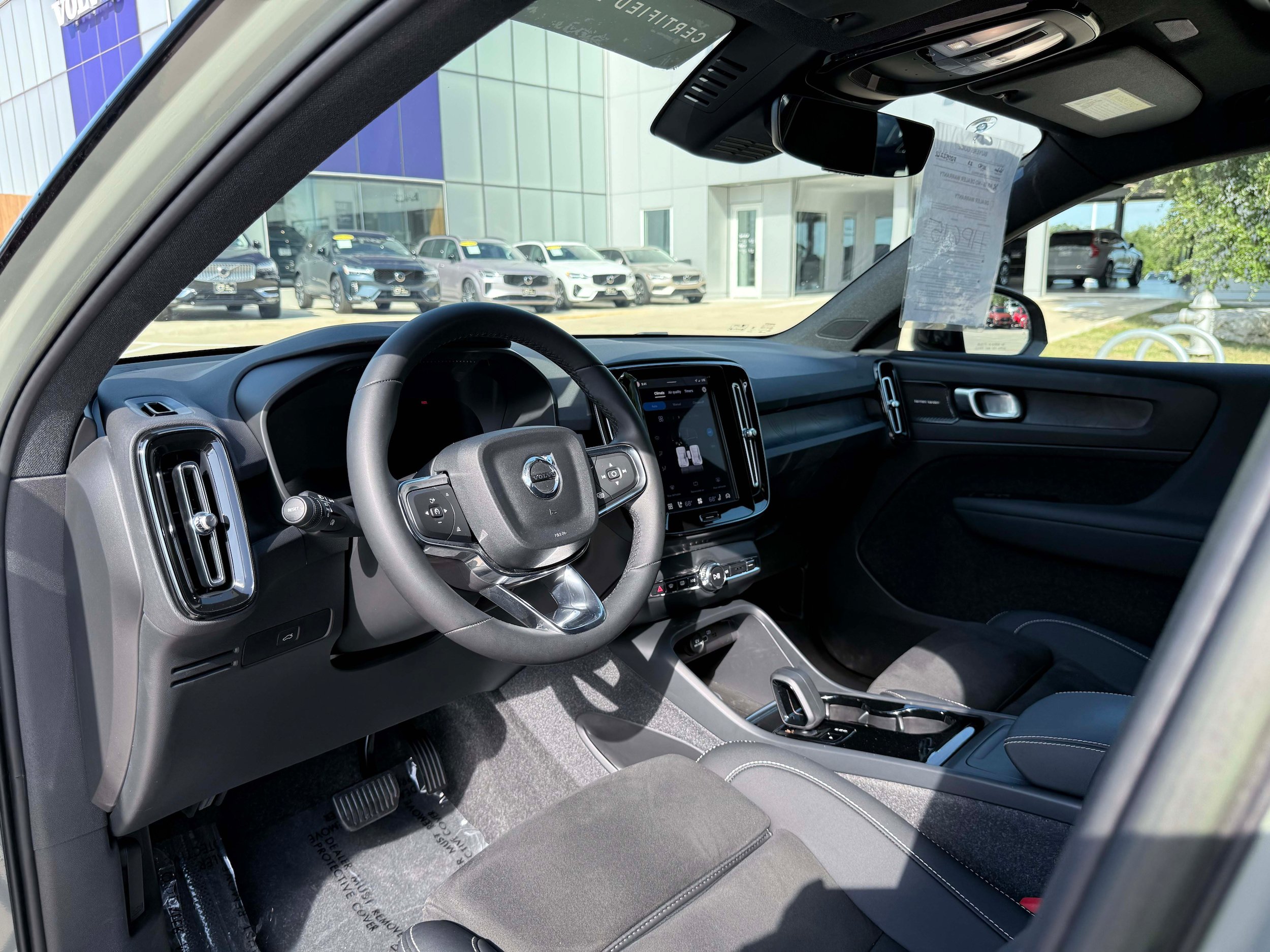 Certified 2023 Volvo XC40 Recharge Ultimate AWD/4WD image 11