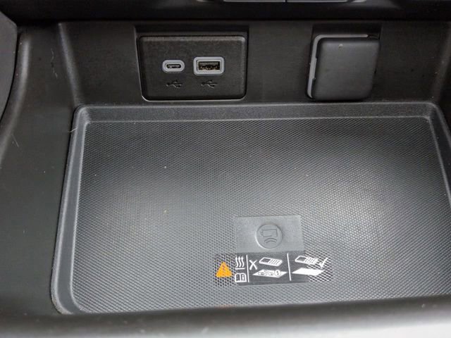 Used 2024 Chevrolet Suburban High Country image 26