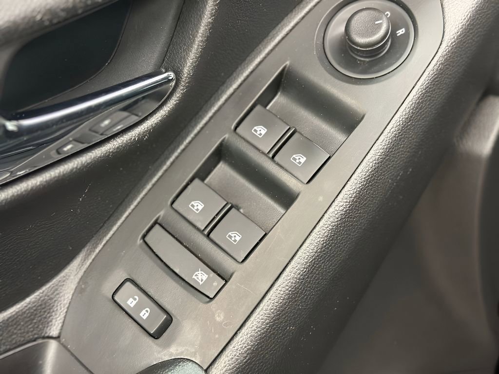 Certified 2022 Chevrolet Trax LS w/ Tint and Cruise Package image 33