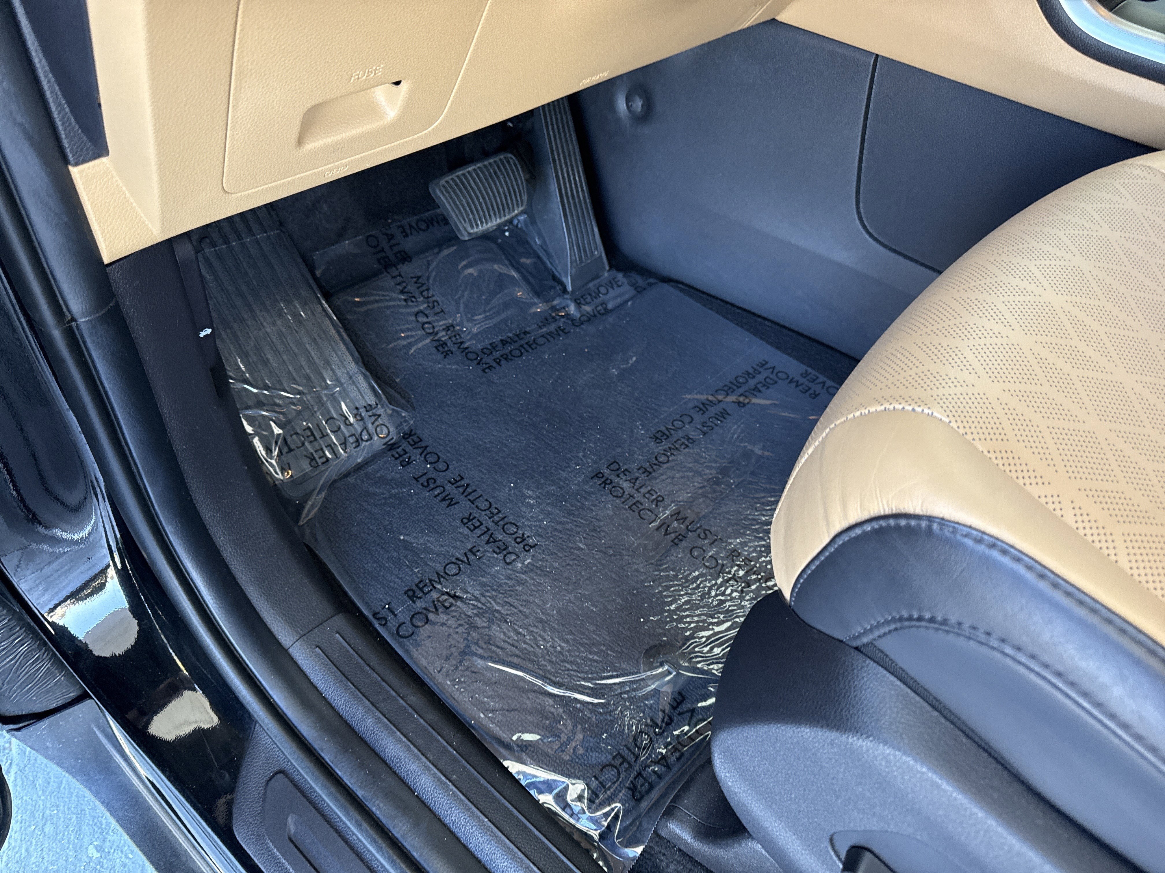 Used 2023 Kia Carnival LX image 16