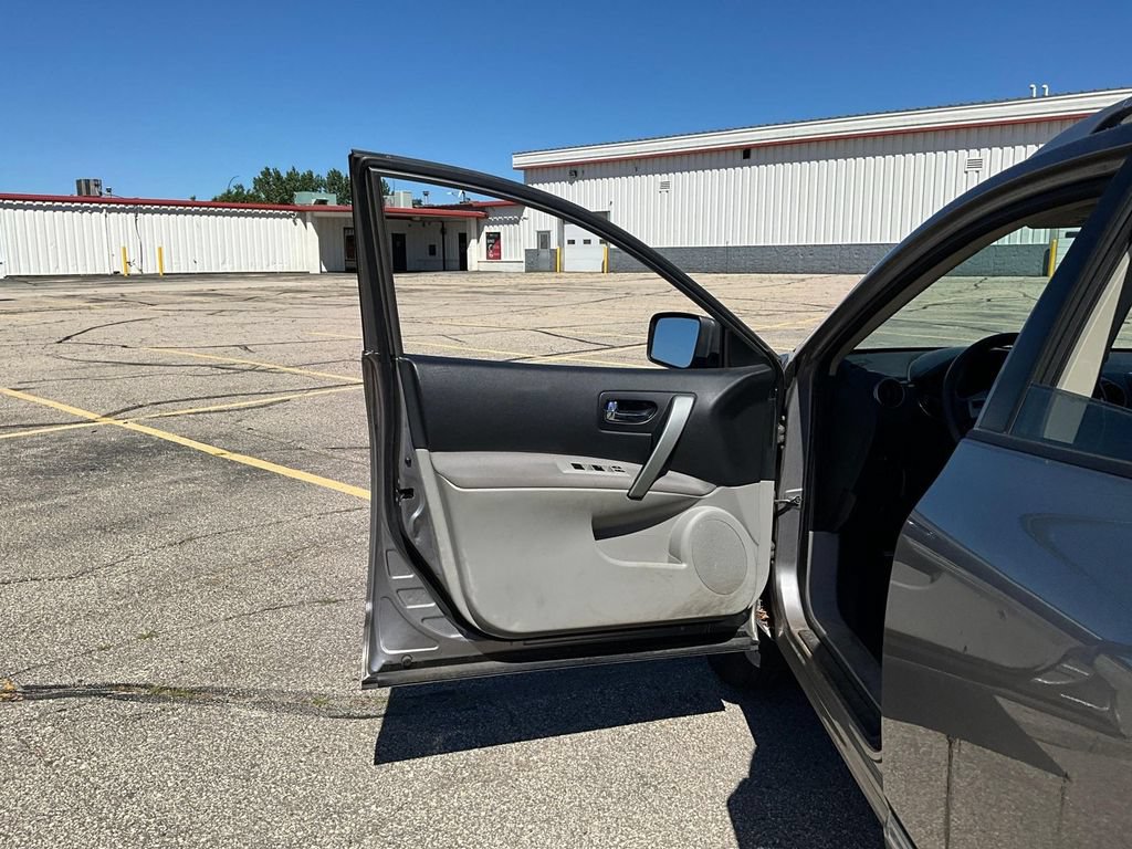Used 2011 Nissan Rogue SV w/ Premium Pkg AWD/4WD image 11