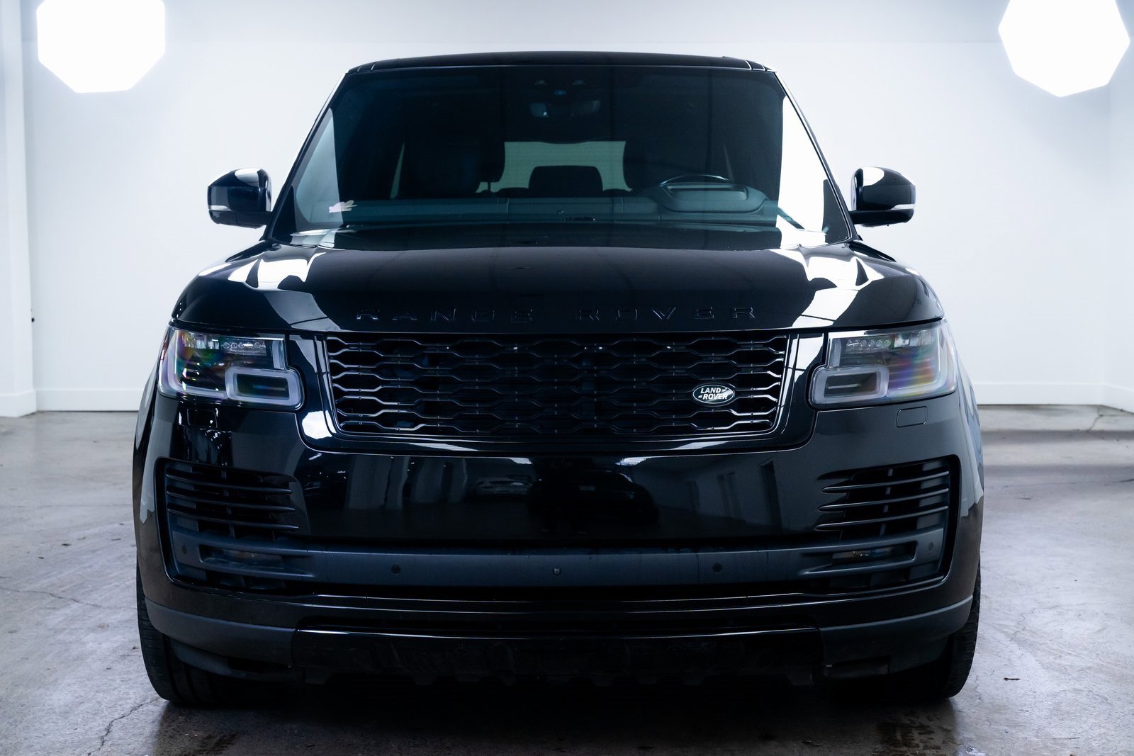 Used 2020 Land Rover Range Rover HSE image 2