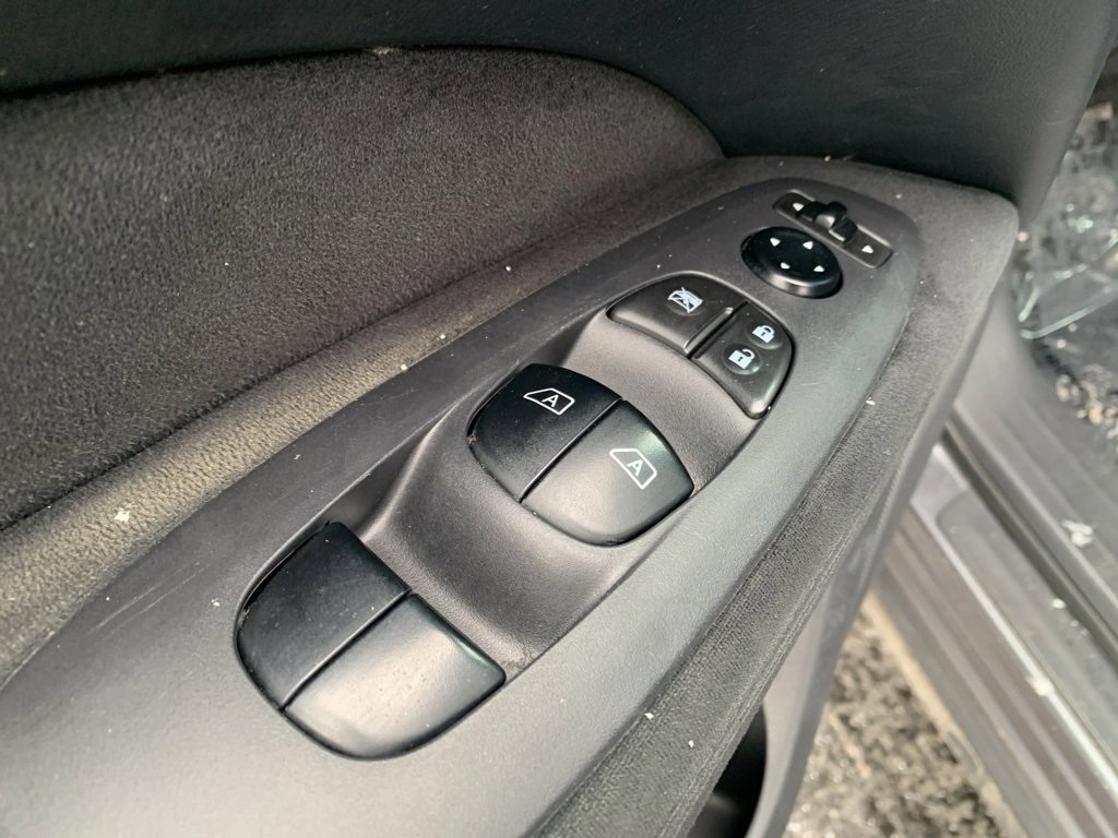 Used 2016 Nissan Pathfinder SV image 20