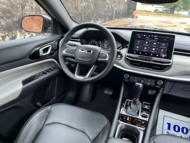 Used 2025 Jeep Compass Limited AWD/4WD image 24