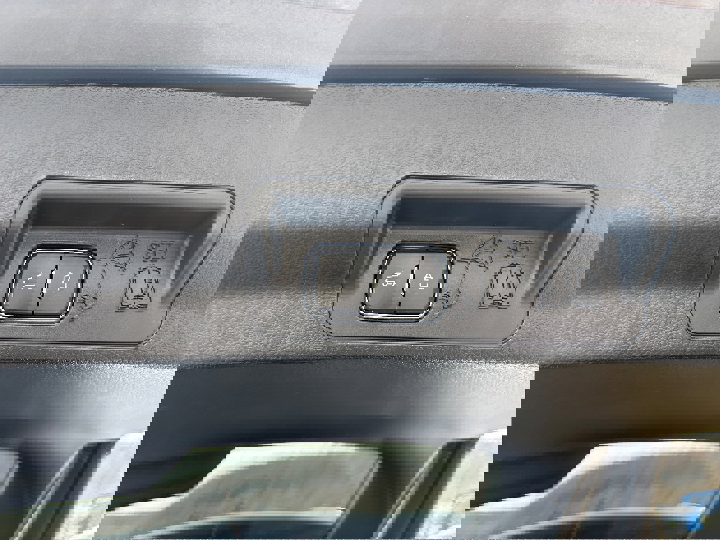 Used 2023 Ford Explorer XLT w/ Equipment Group 202A image 7