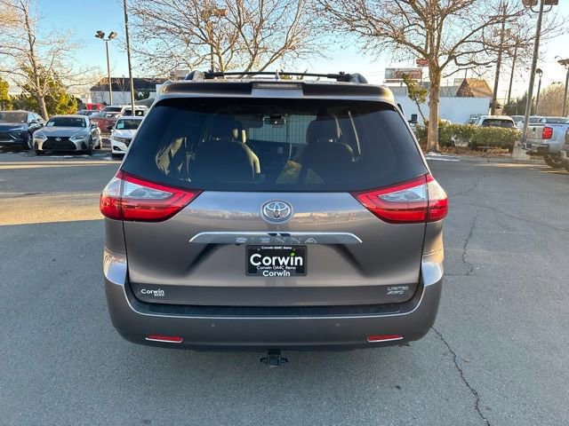 Used 2020 Toyota Sienna XLE image 5