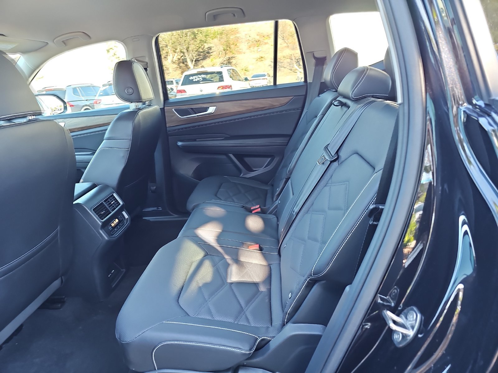 Used 2026 Volkswagen Atlas SE FWD image 15