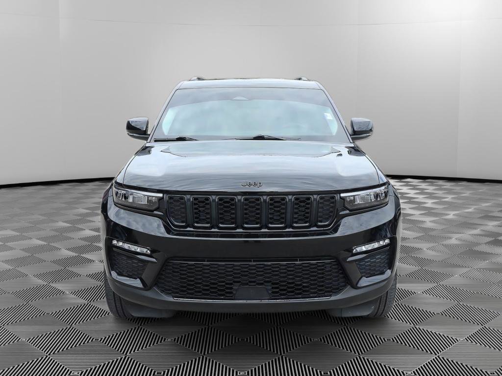 Used 2023 Jeep Grand Cherokee Limited w/ Black Appearance Package AWD/4WD image 10