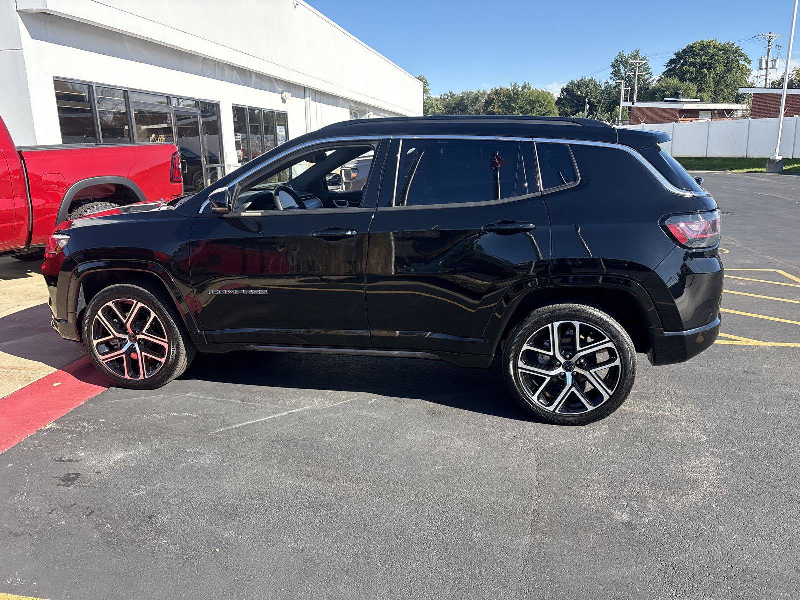 Used 2025 Jeep Compass Limited w/ Elite Group AWD/4WD image 8