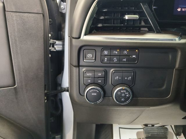 Used 2025 Chevrolet Suburban Z71 AWD/4WD image 19