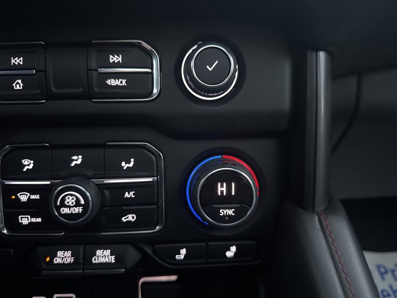 Used 2021 Chevrolet Suburban RST w/ Luxury Package image 35