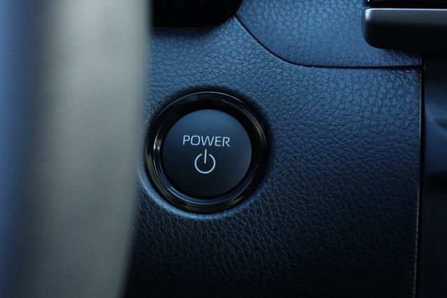 Used 2025 Toyota Camry SE image 11