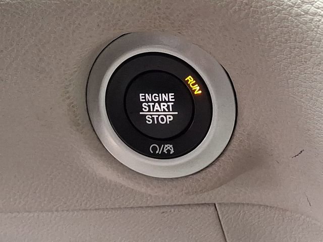 Used 2024 Chrysler Pacifica Select image 28