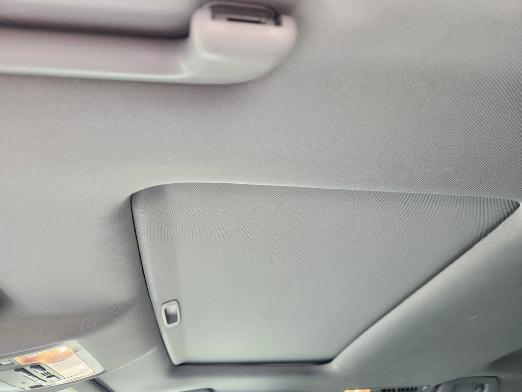 Used 2019 Toyota Highlander XLE image 24